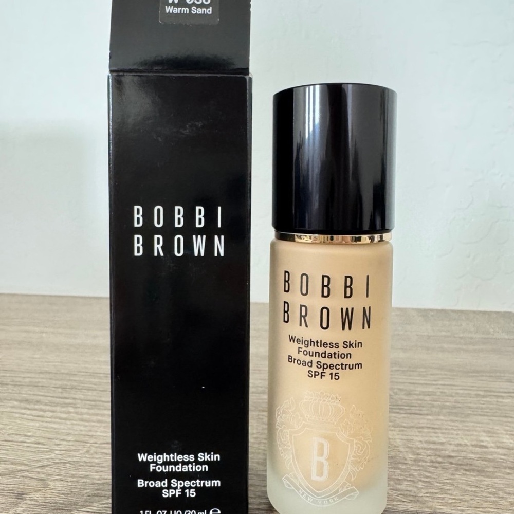Bobbi Brown Weightless Skin Oil-Controlling Foundation SPF 15 W-036 Warn Sand